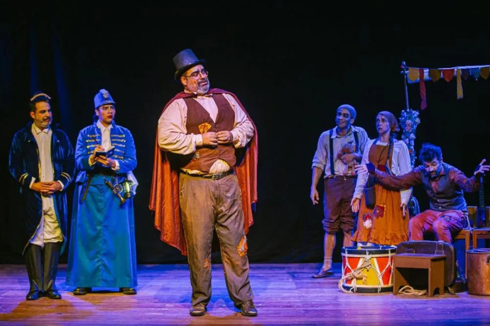 Os Mendigos e o Pato do Imperador leva máscaras, bonecos e acrobacias ao Teatro Laura Alvim