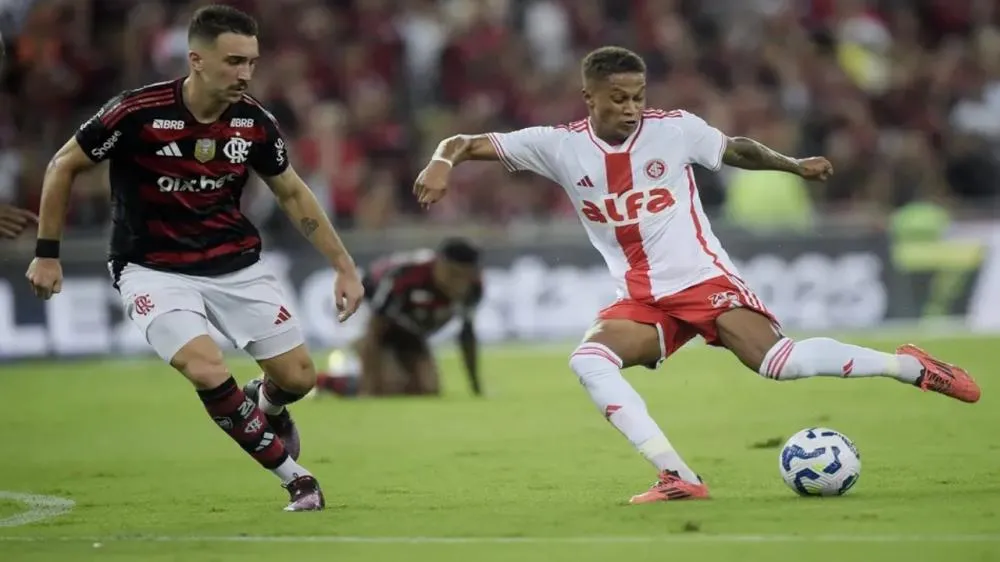 Flamengo e Internacional duelam no Maracanã buscando a primeira vitória - (Alexandre Loureiro/AGIF)