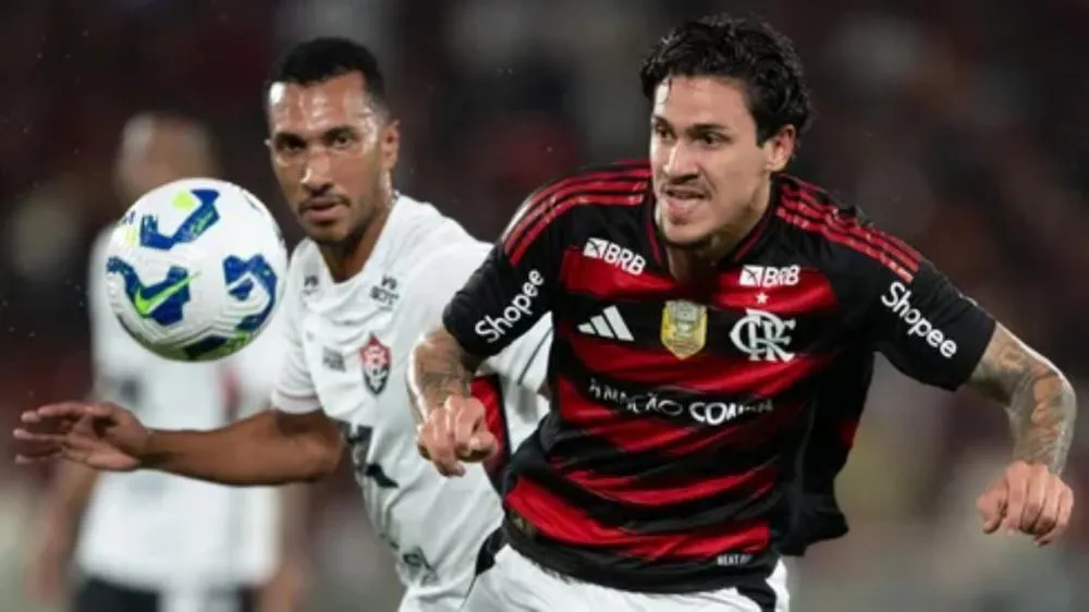Flamengo busca primeira vitória fora de casa. (Foto: Jorge Rodrigues/AGIF)