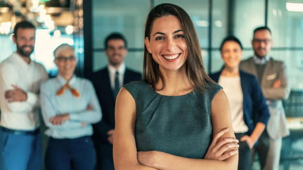 Quando falamos sobre liderança feminina, não dá pra começar por outro ponto: a necessidade constante de provar.