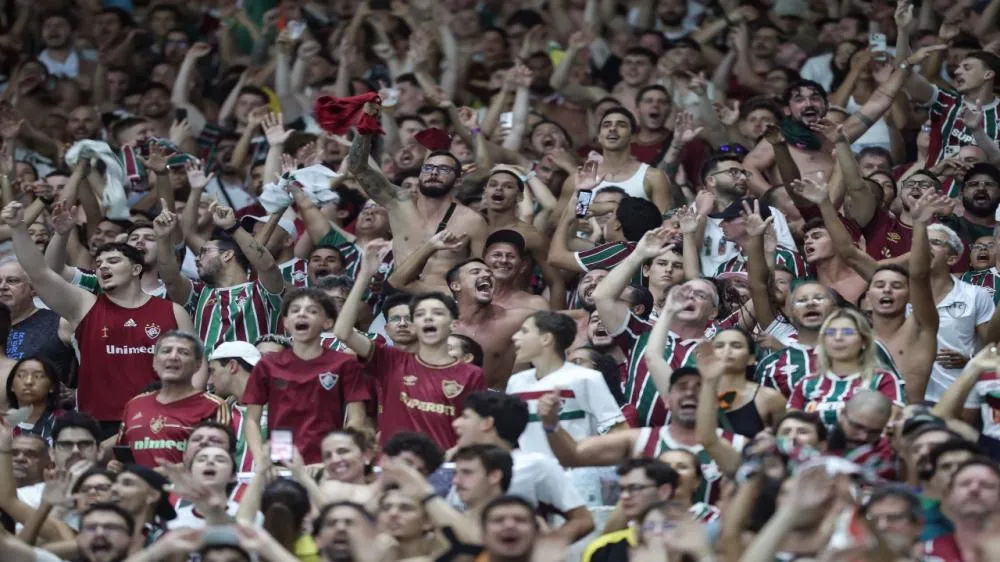 Torcida do Fluminense embalando um cântico no Maracanã. (Foto: Marcelo Gonçalves/Fluminense)