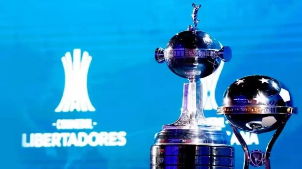 Conmenbol e suas principais taças do continente. (Foto: Reprodução)