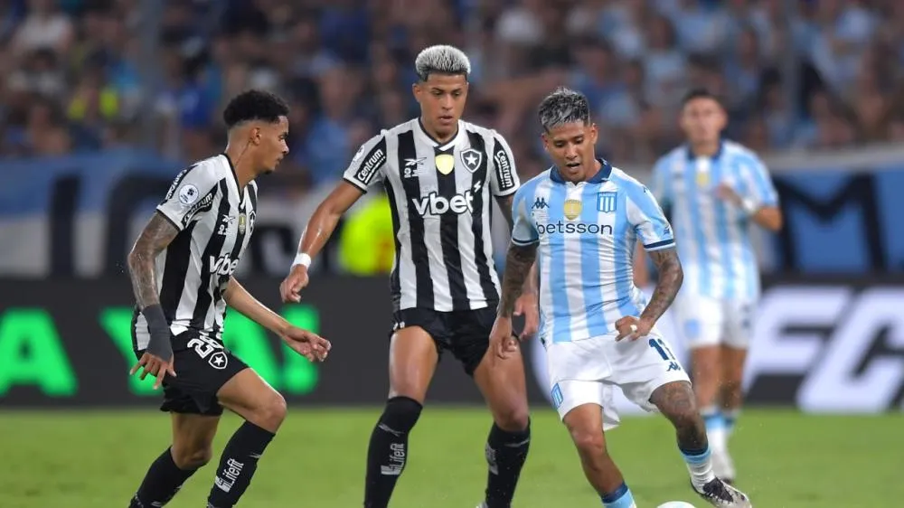 Botafogo e Racing fizeram a final da Recopa em 2025, vencida pelo Argetino no Nilton Santos(Foto: Marcelo Endelli/Getty Images) 