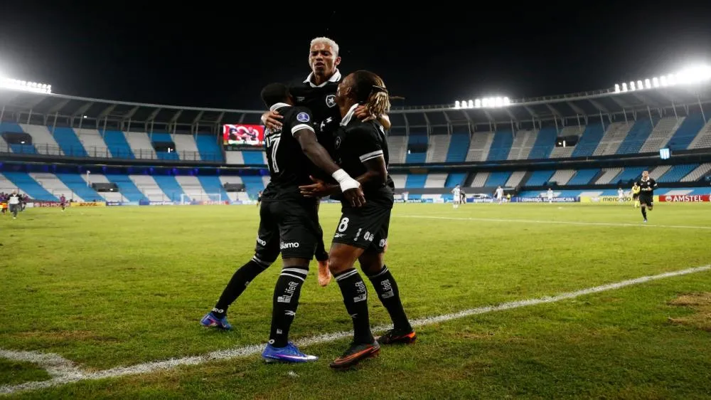 Danilo autor do terceiro gol que garantiu a primeira vitória do clube na competição. (Foto: Vitor Silva/Botafogo)