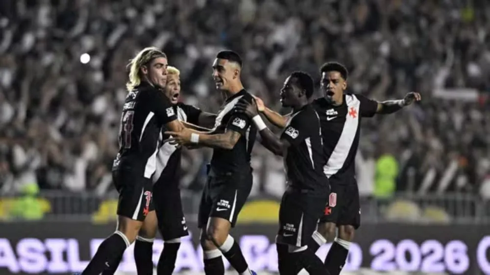Vitória cruzmaltina em São Januário diante do São Paulo. (Foto: André Durão)