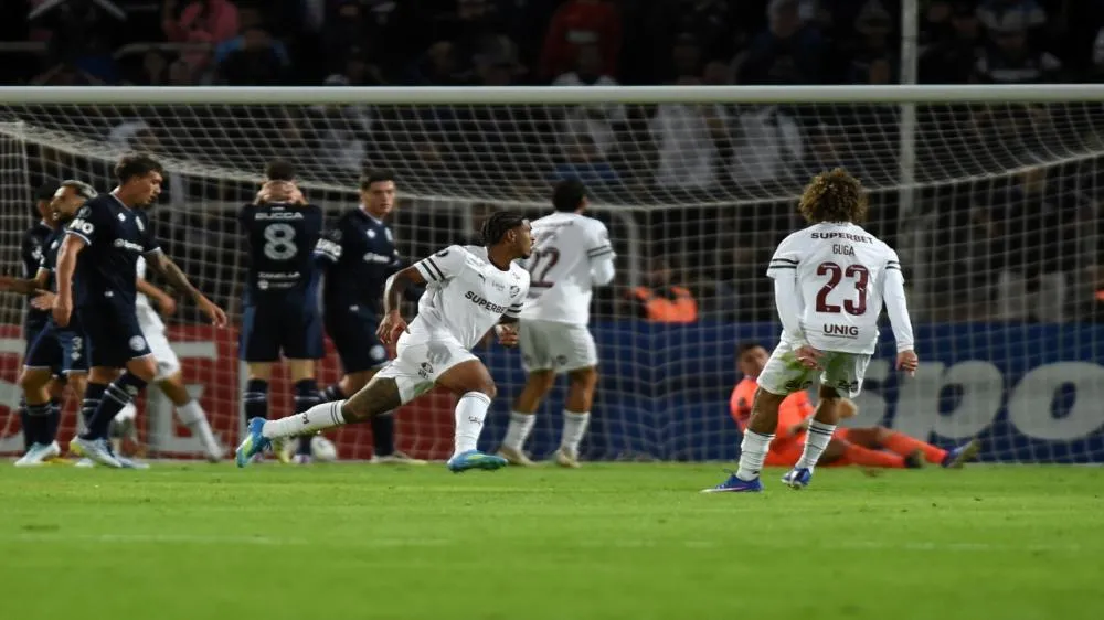 Jhon Kennedy autor do gol do Fluminense do empate na Argentina pela Libertadores.(Foto: Andres Larrovere/AFP)