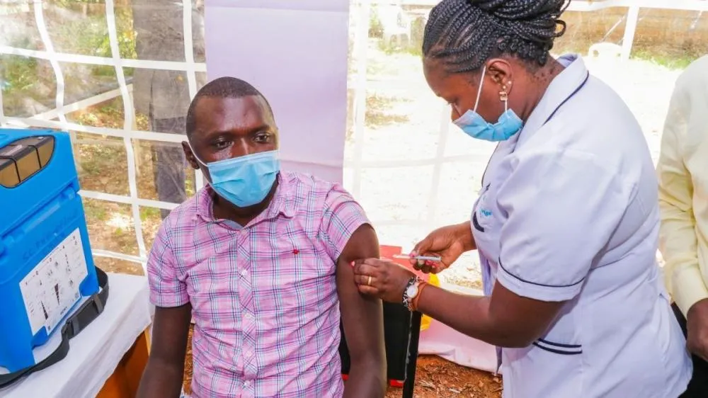 Alerta global! OMS decreta emergência internacional devido à velocidade e escala de novo surto de ebola na África. Entenda a situação e os riscos.