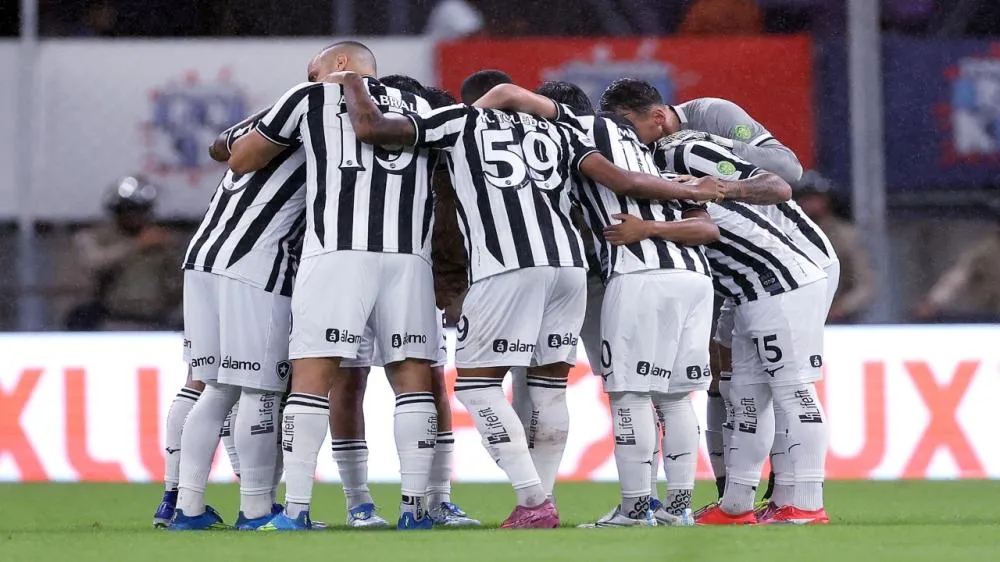 Elenco do Botafogo reunido antes da partida diante do Bahia. (Vitor Silva/Botafogo)