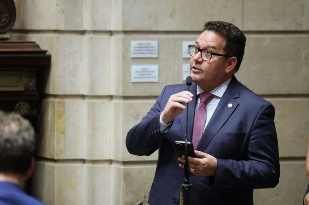 O vereador Marcos Dias (Podemos), pré-candidato ao Senado, defendeu mandatos curtos no STF, reforçou sua base bolsonarista e revelou que Eduardo Paes garantiu veto zero ao seu nome