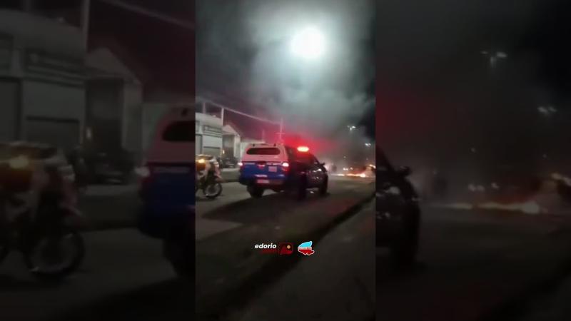 Moradores fecham via em protesto por falta de água em Cosmos, Zona Oeste do Rio